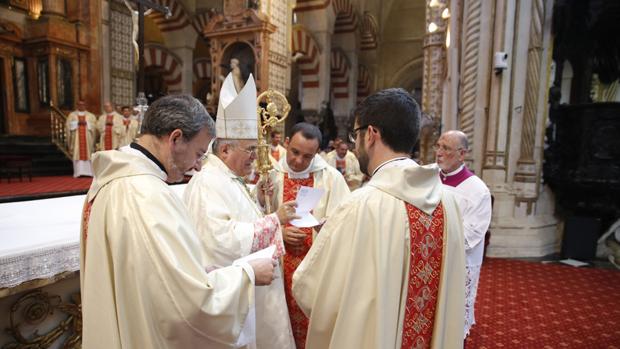 El obispo da nuevos destinos a 18 sacerdotes y dos seglares de la diócesis de Córdoba