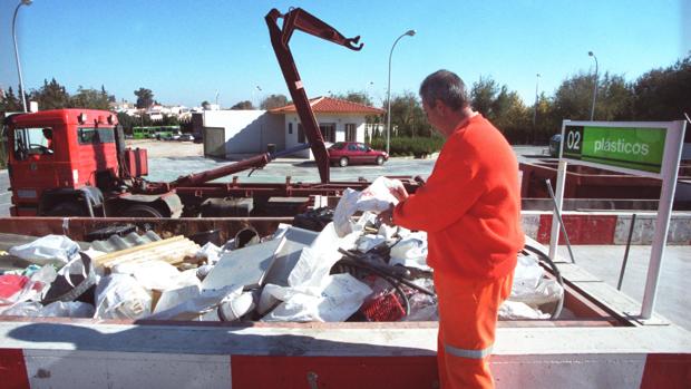 Los cordobeses califican con un 6,7 el servicio general de limpieza viaria por parte de Sadeco