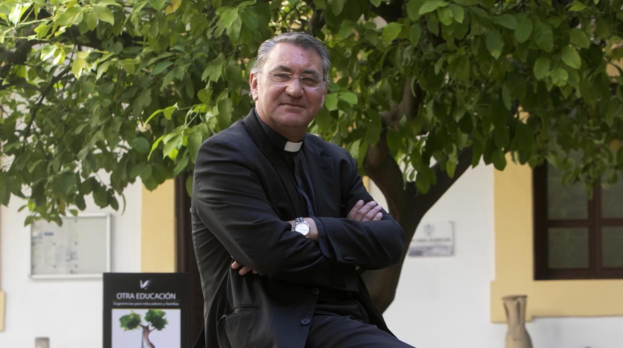 Jesús Poyato, en el patio del Palacio Episcopal de Córdoba