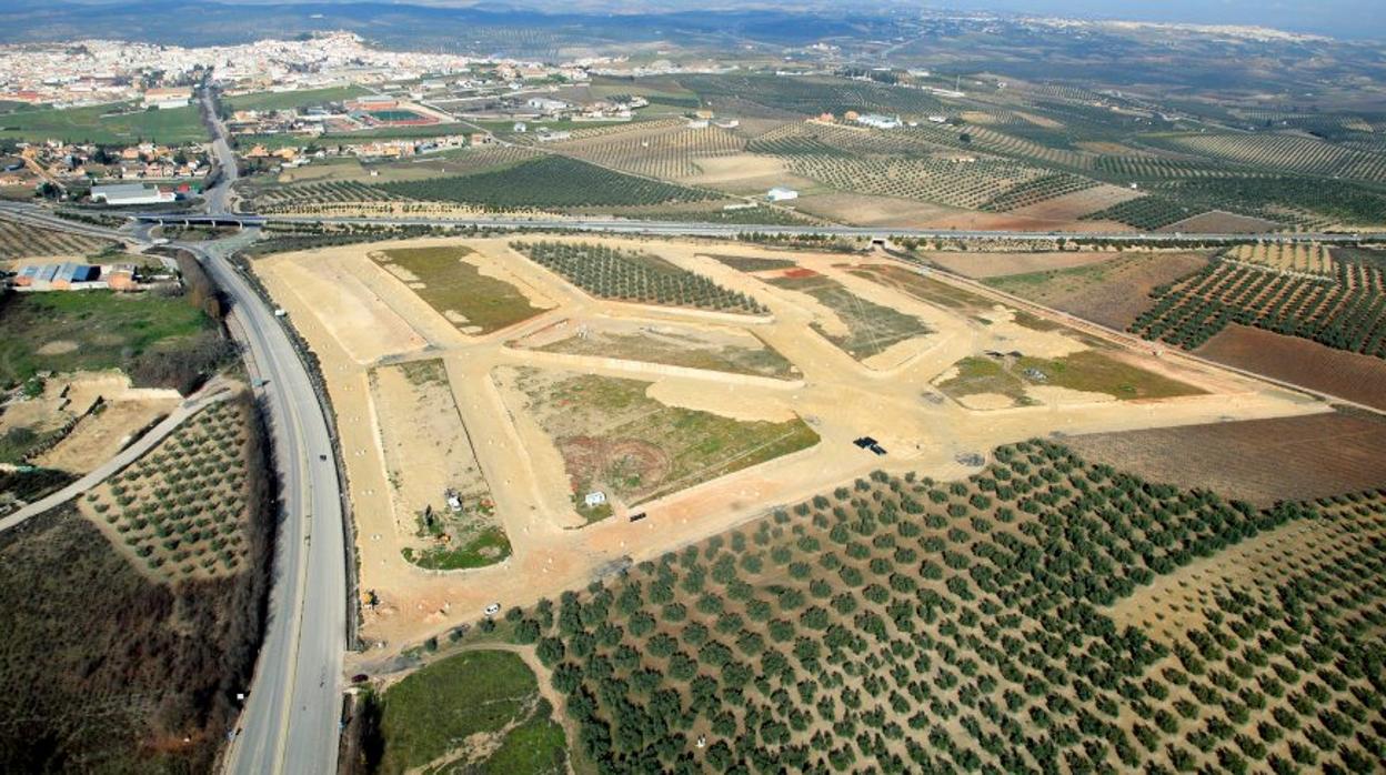 Vista aérea de los terrenos en los que se ha proyectado el parque agroalimentario, en Aguilar de la Frontera