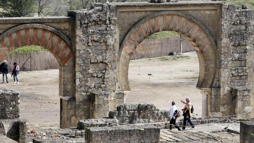 Portal a la ciudad palatina desde Córdoba