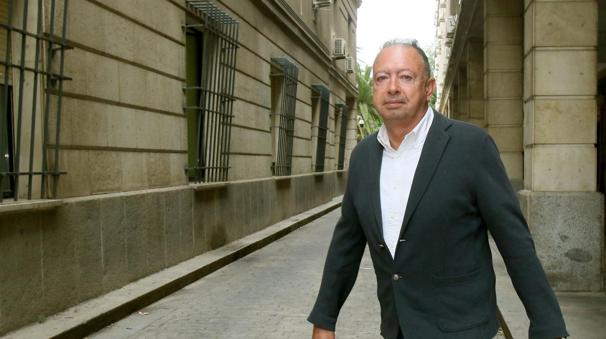 El ex director general de Trabajo de la Junta de Andalucía Daniel Alberto Rivera a su llegada a la Audiencia