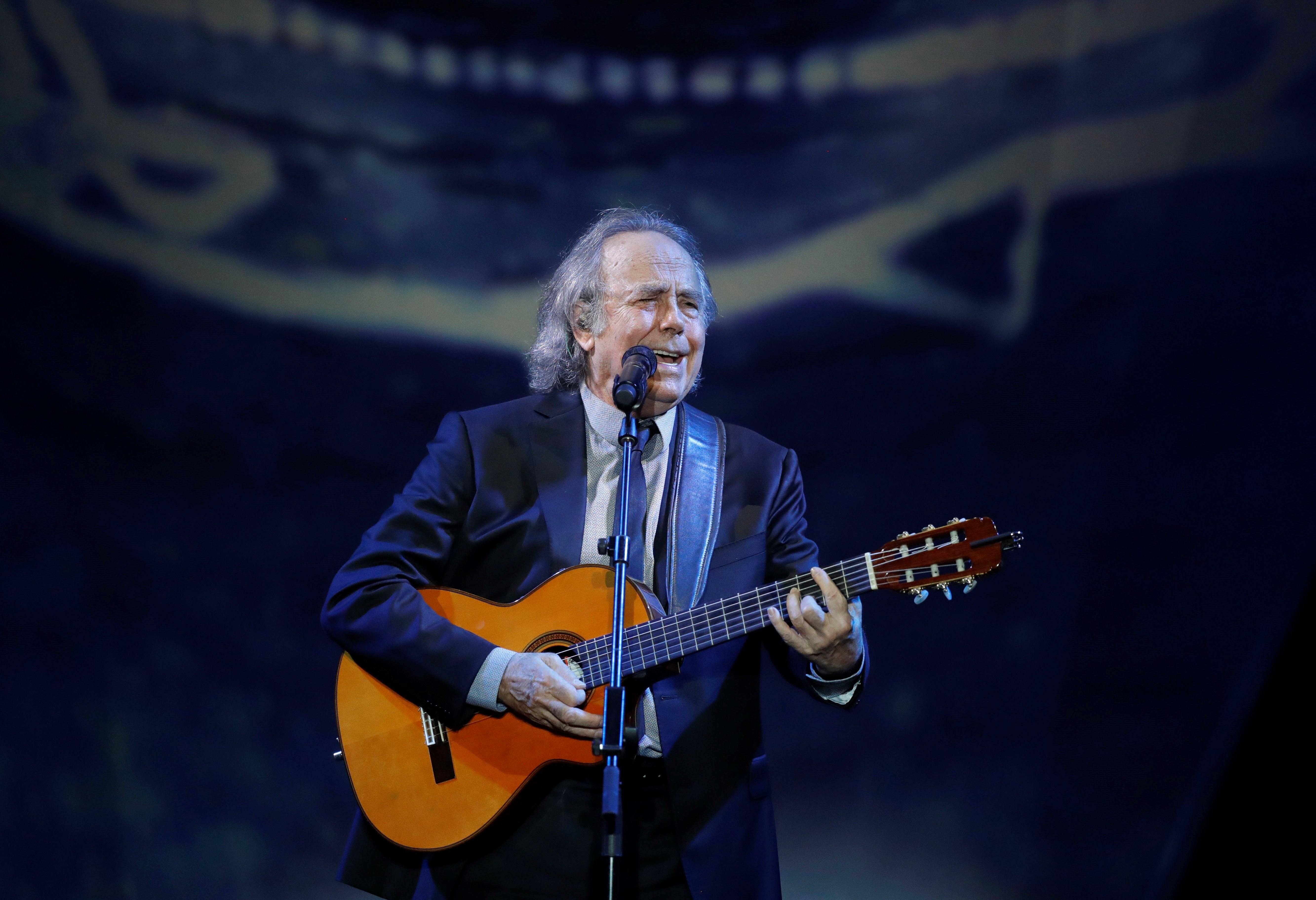 Joan Manuel Serrat durante un concierto