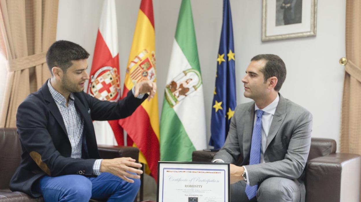 El ingeniero Ramón González mantuvo un encuentro con el alcalde de Almería, Ramón Fernández-Pacheco