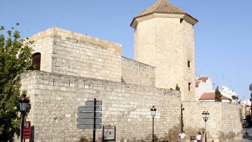 El Castillo del Moral con su torre octogonal, en Lucena