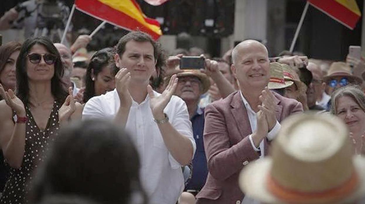 Albert Rivera, con Javier Imbroda, ganador de las primarias de C's en Málaga.