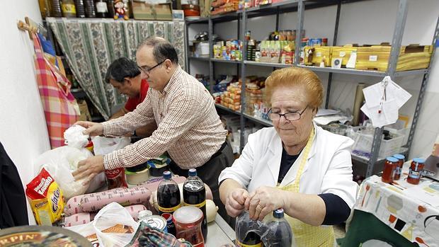 Cordobés, de entre 40 y 66 años, parado y sin hogar: el perfil del usuario del comedor de Prolibertas