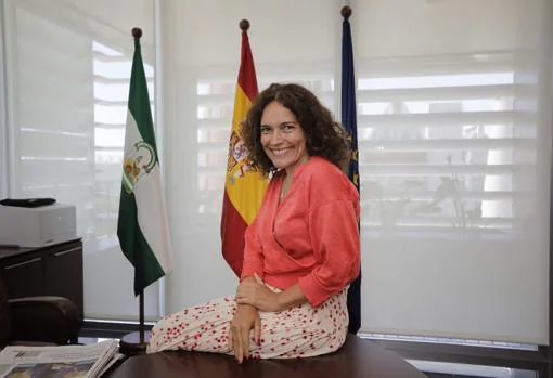 Lina Gálvez, en su despacho de la Consejería