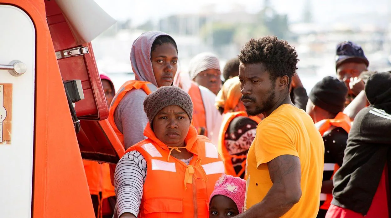 Foto de archivo del rescate de migrantes de una patera