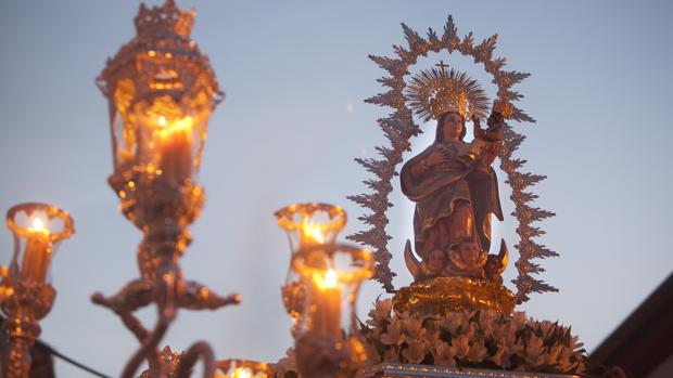 La hermandad de Villaviciosa de Córdoba celebra el acto de bendición de los panecillos