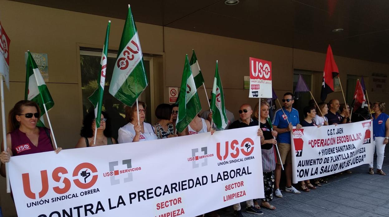 Personal del servicio de limpieza se ha concentrado en el hospital Médico-Quirúrgico