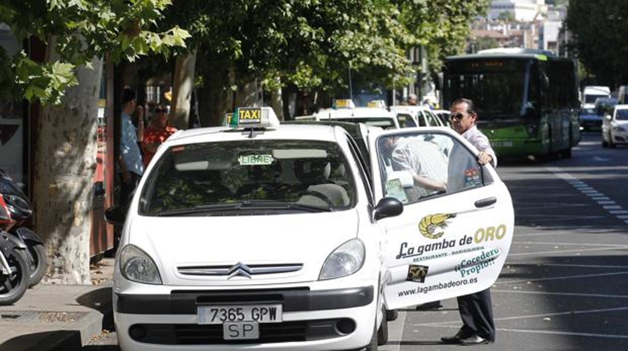 Parada de taxis de El Corte Inglés, donde Sojo ha recogido a la mujer embarazada y a su pareja