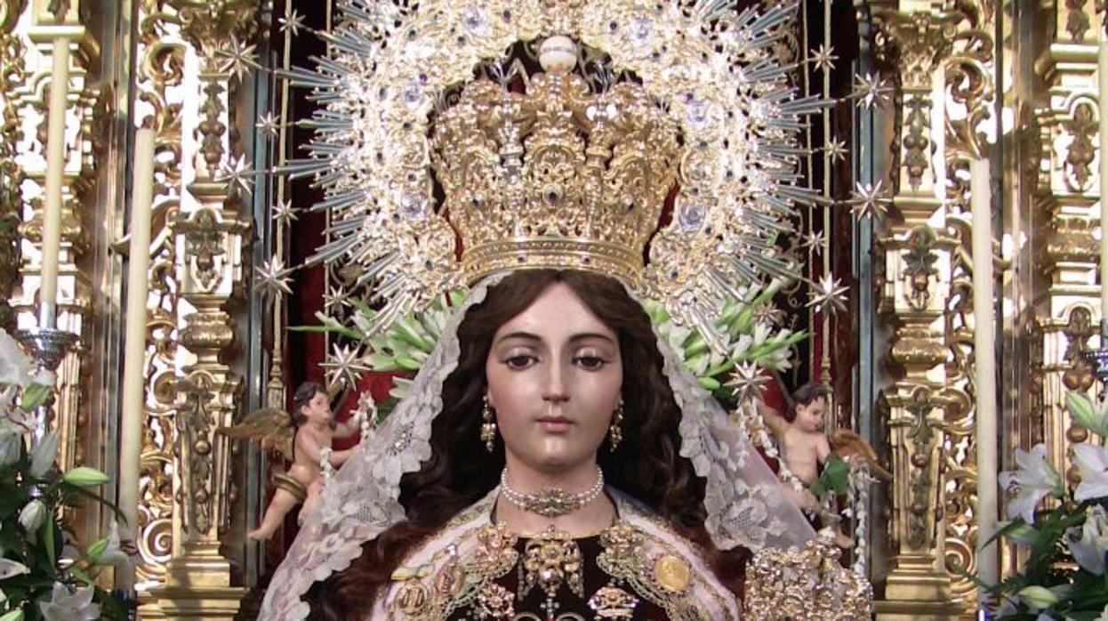 La Virgen del Carmen con la corona realizada por Díaz Roncero