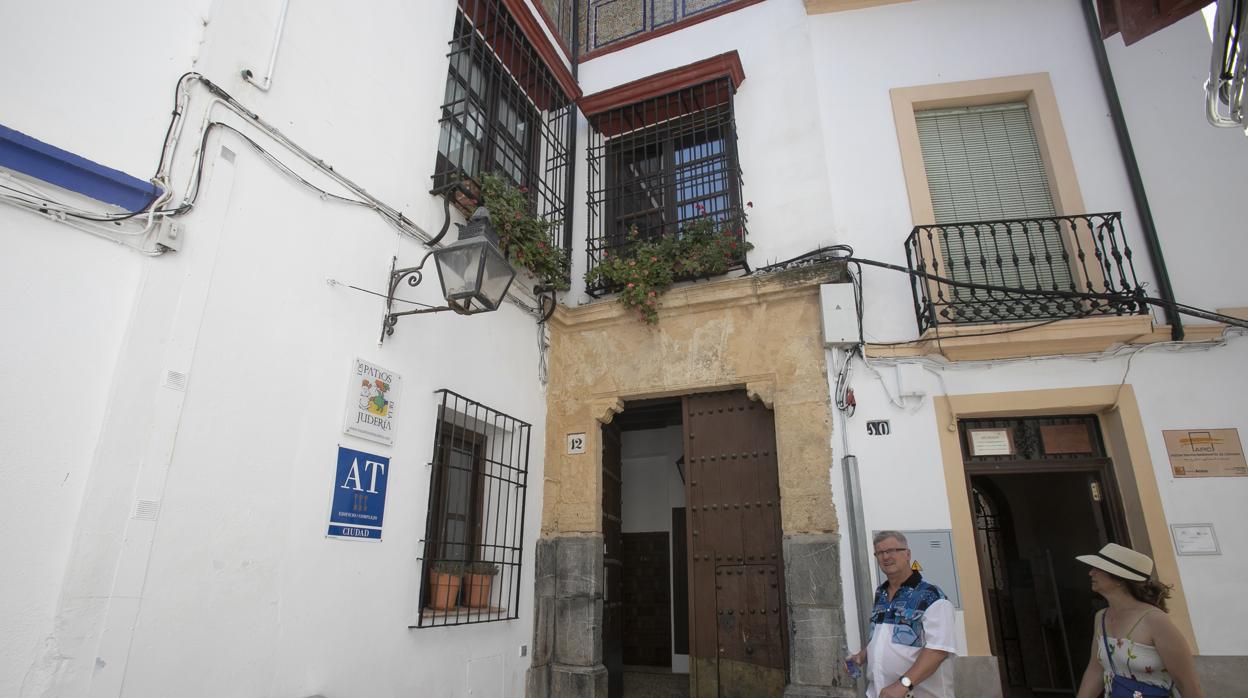 Entrada de un apartamento turístico en la Judería