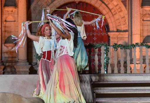 La danza también tiene su protagonismo en la obra