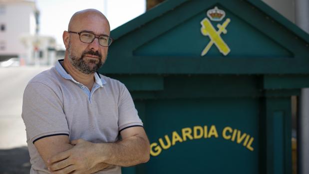 El secretario de la AUGC en Cádiz: «Los narcos tienen que estar tocando las palmas con el drama de la inmigración»