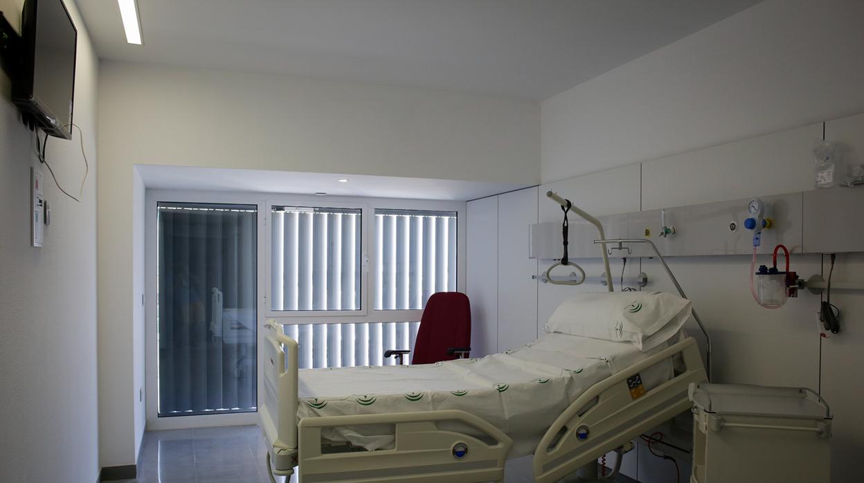 Una de las habitaciones del nuevo hospital de La Línea, inaugurado el pasado 26 de junio