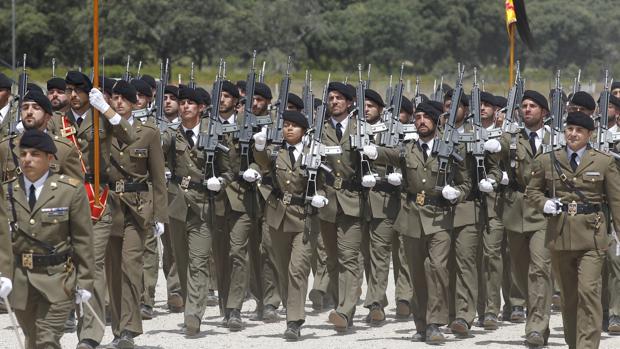 Un soldado de la Brigada Guzmán el Bueno X de Córdoba salva la vida de una mujer