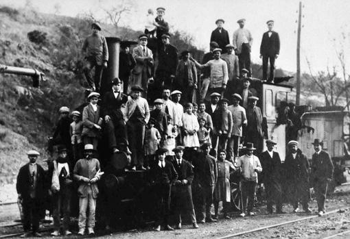 Fotografía de los años 20 del Tren del Aceite tomada en la estación de Cabra