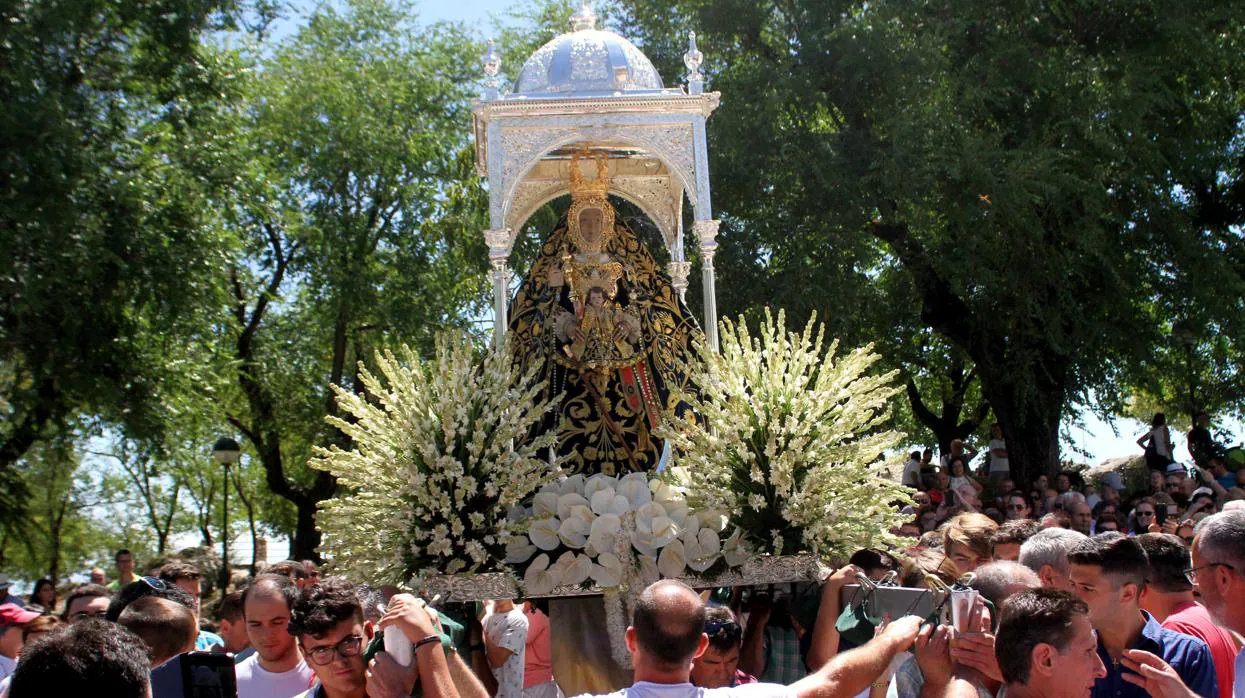 La Virgen de la Sierra de Cabra, ayer durante su procesión