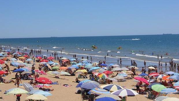 Hallan restos óseos humanos en una playa de Isla Cristina