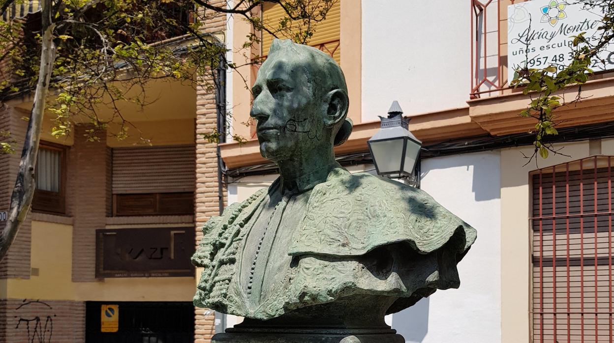 Busto del torero Rafael Molina Sánchez, el Lagartijo