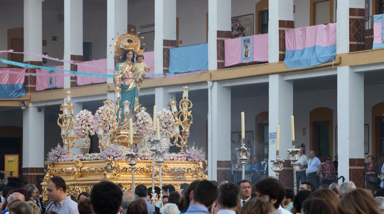 María Auxiliadora en su procesión del 24 de mayo