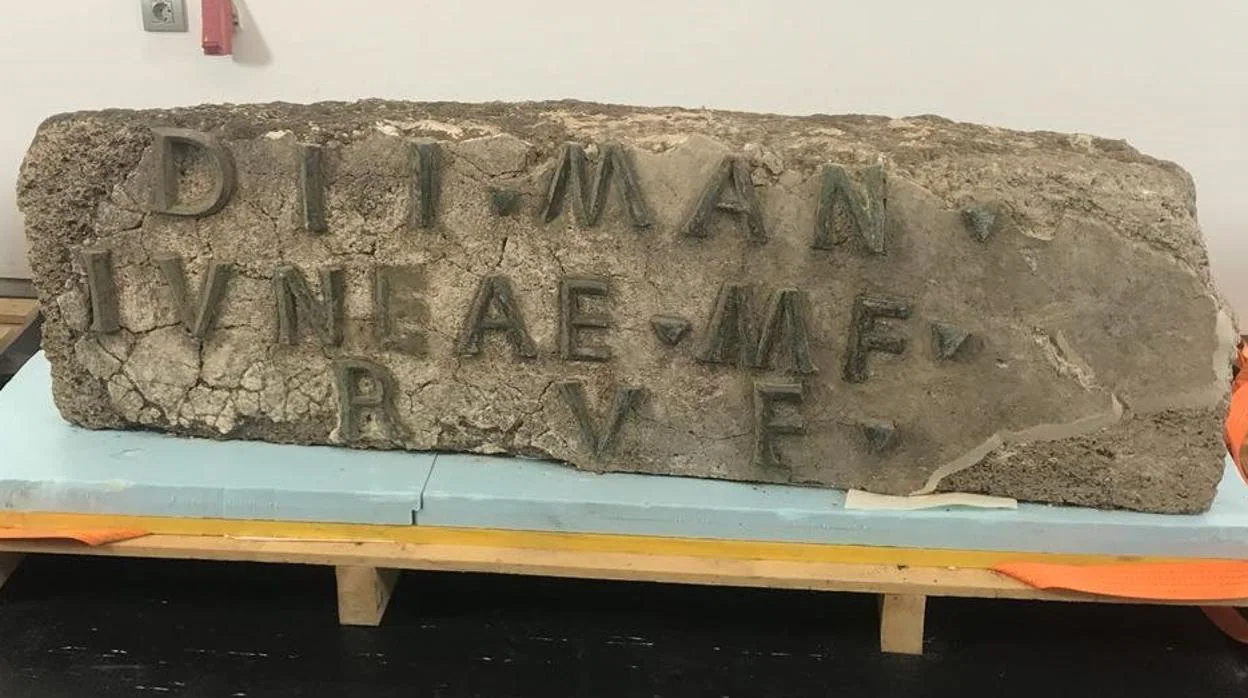 La inscripción funeraria encontrada en Cádiz