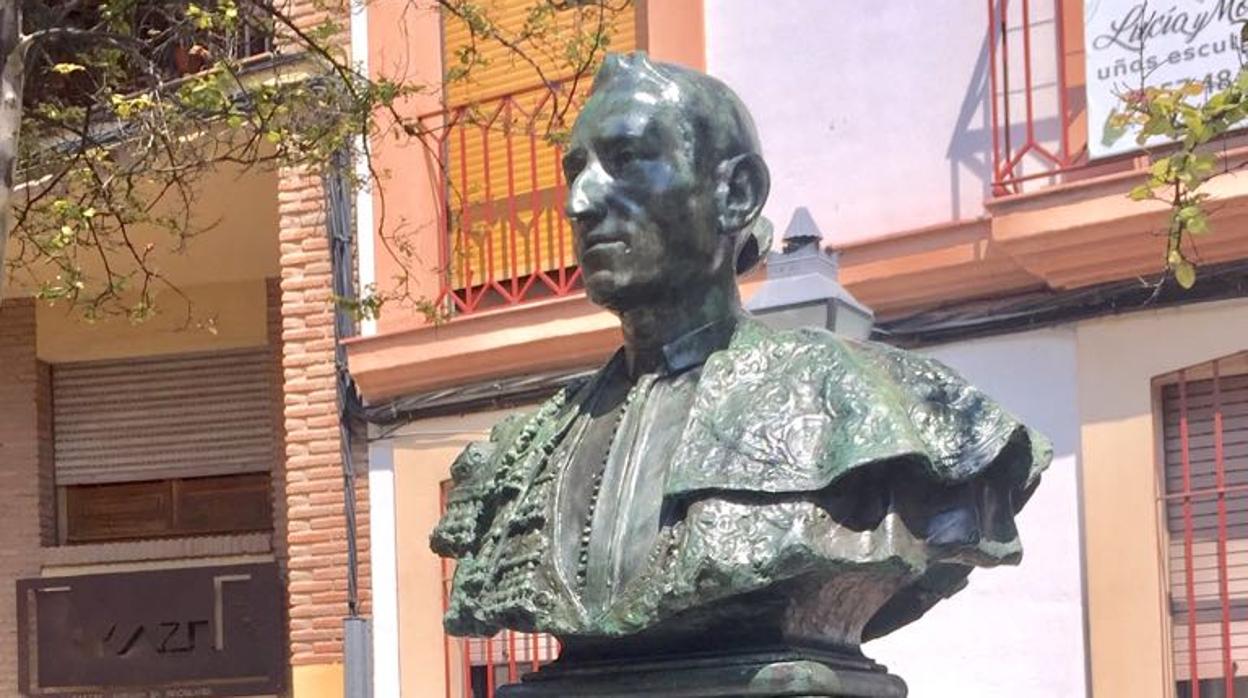 El busto de Lagartijo libre de pintadas