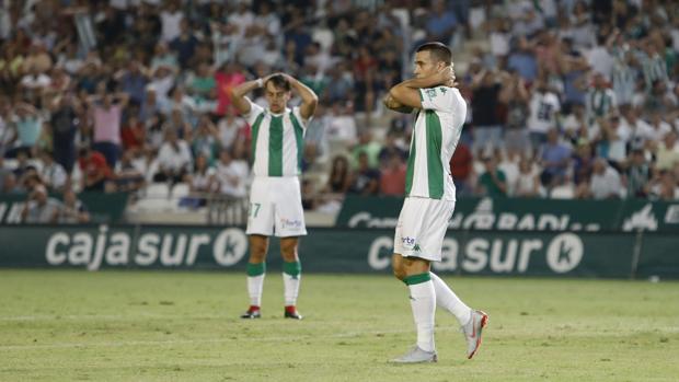 Córdoba CF | Álvaro Aguado no acierta desde los once metros ante el Real Oviedo