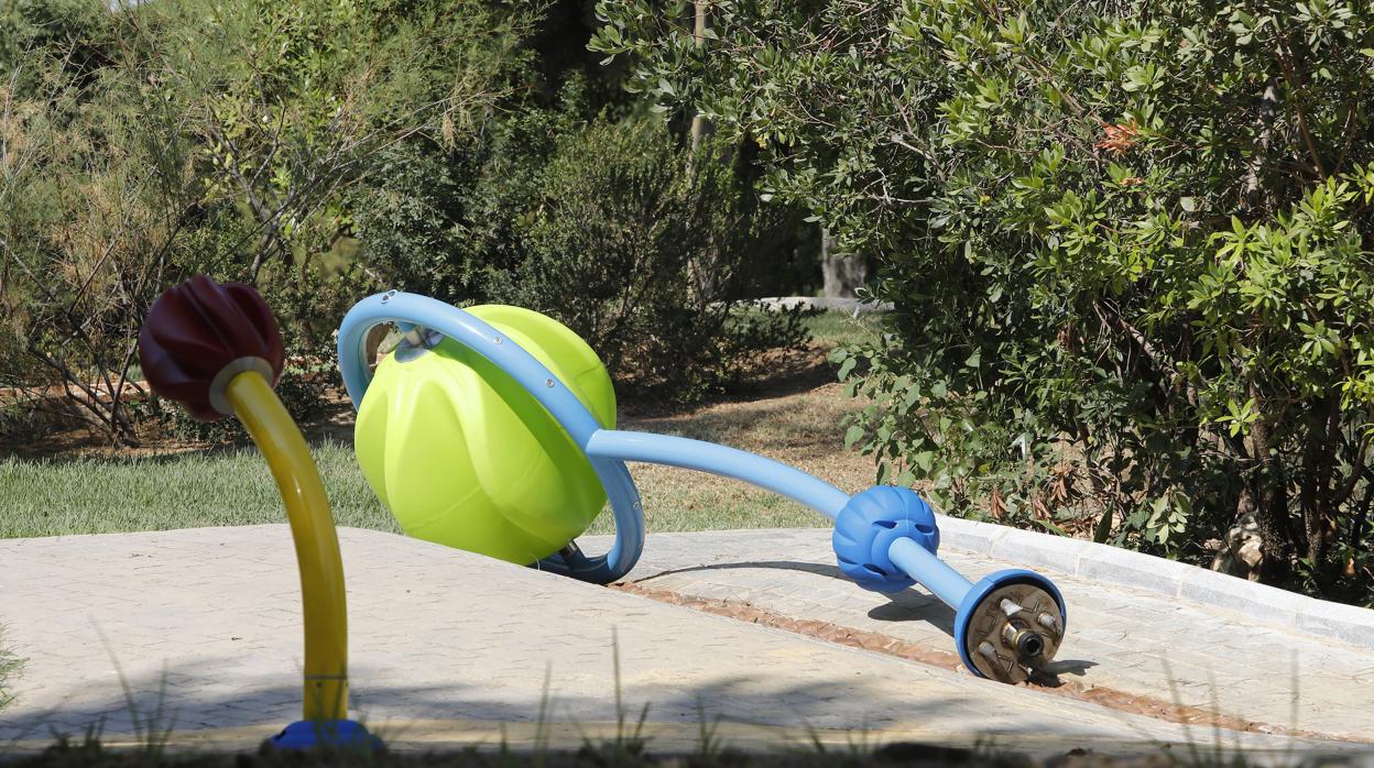 Atracción acuática momentos después de su desplome en la Ciudad de los Niños