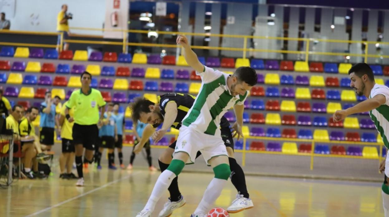 Una acción del encuentro entre el Córdoba CF Futsal y el Jaén Paraíso Interior