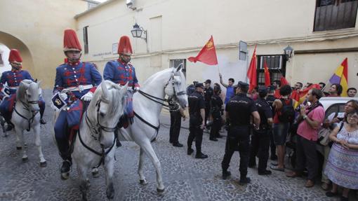 Protesta de IU por el homenaje a Cañero en la edición de Cabalcor de 2012