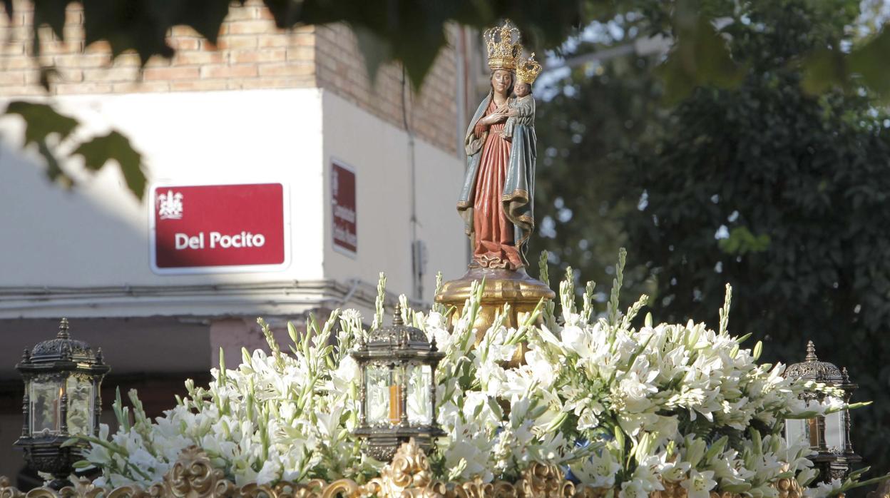 Una de las primeras procesiones de la Virgen de la Fuensanta, en 2011