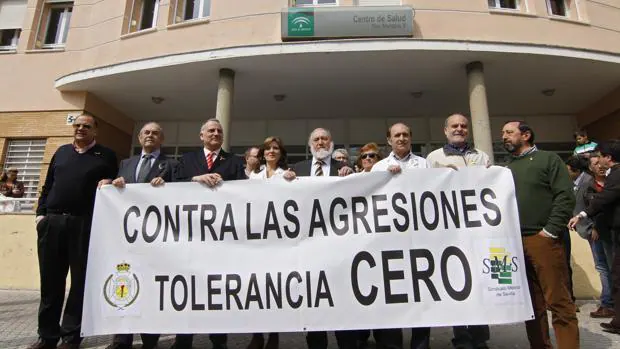 El Defensor del Pueblo andaluz actúa de oficio ante el «aumento» de las agresiones a sanitarios en Andalucía