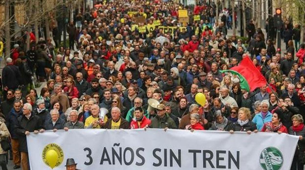 Los granadinos se han manifestado en varias ocasiones por la situación ferroviaria.