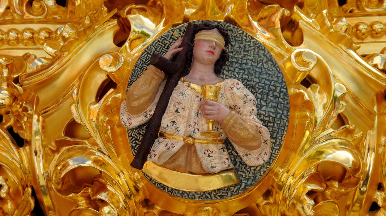 Representación alegórica de la Fe en el paso de la Sagrada Cena de Córdoba