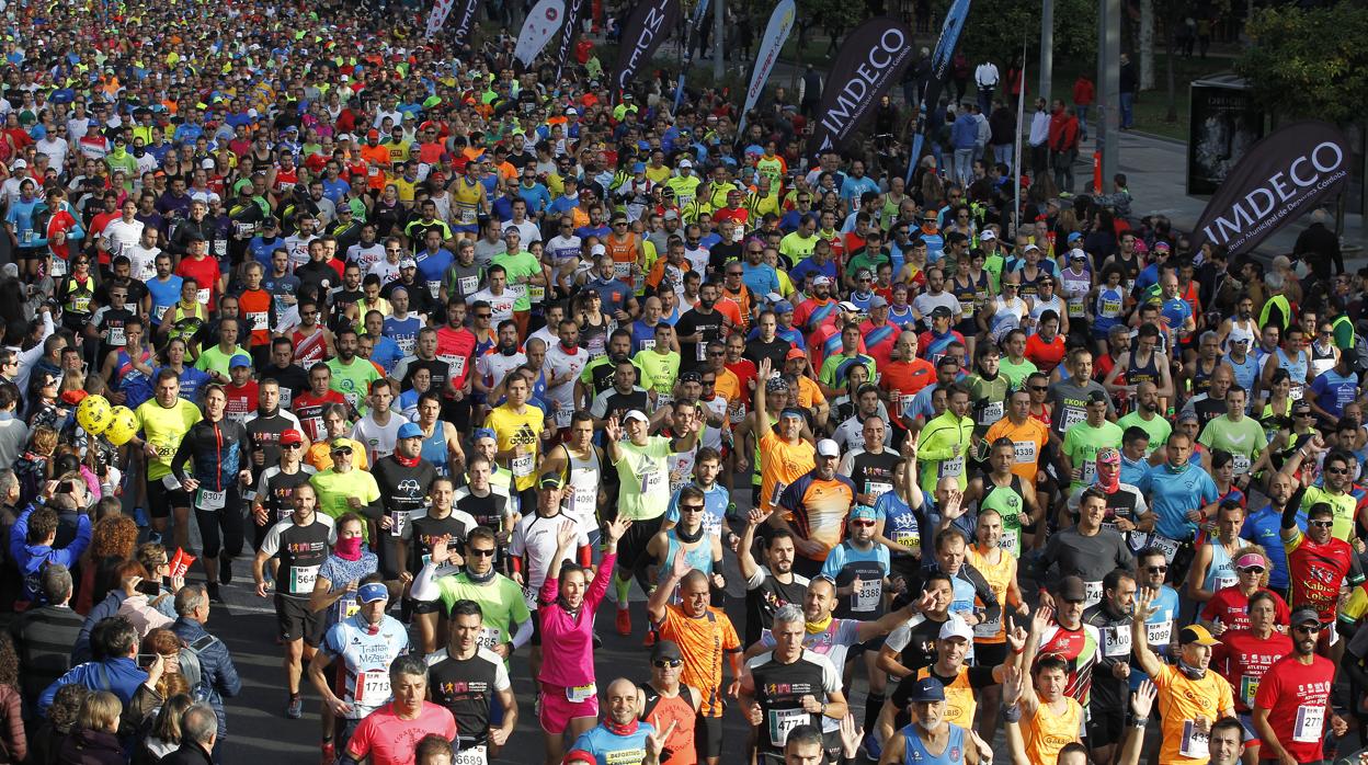 Salida de la XXXIII Media Maratón de Córdoba de 2017