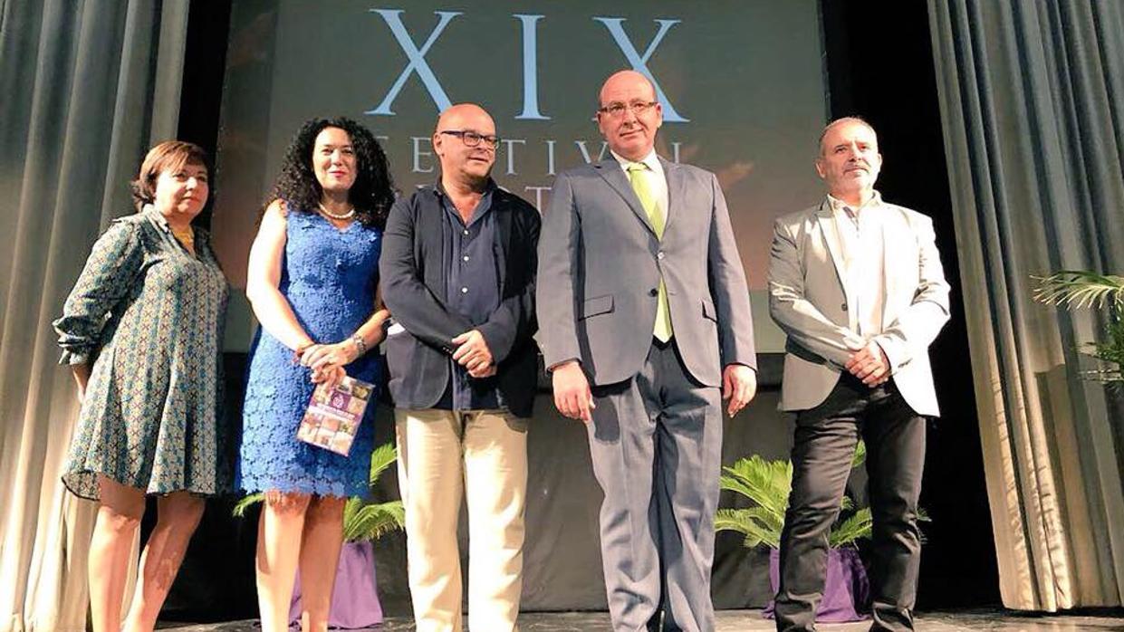 El alcalde de Jaén, Javier Márquez, segundo por la derecha, durante la presentación del festival