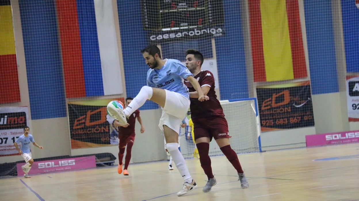 Acción ofensiva del Soliss Talavera frente al Córdoba CF Futsal