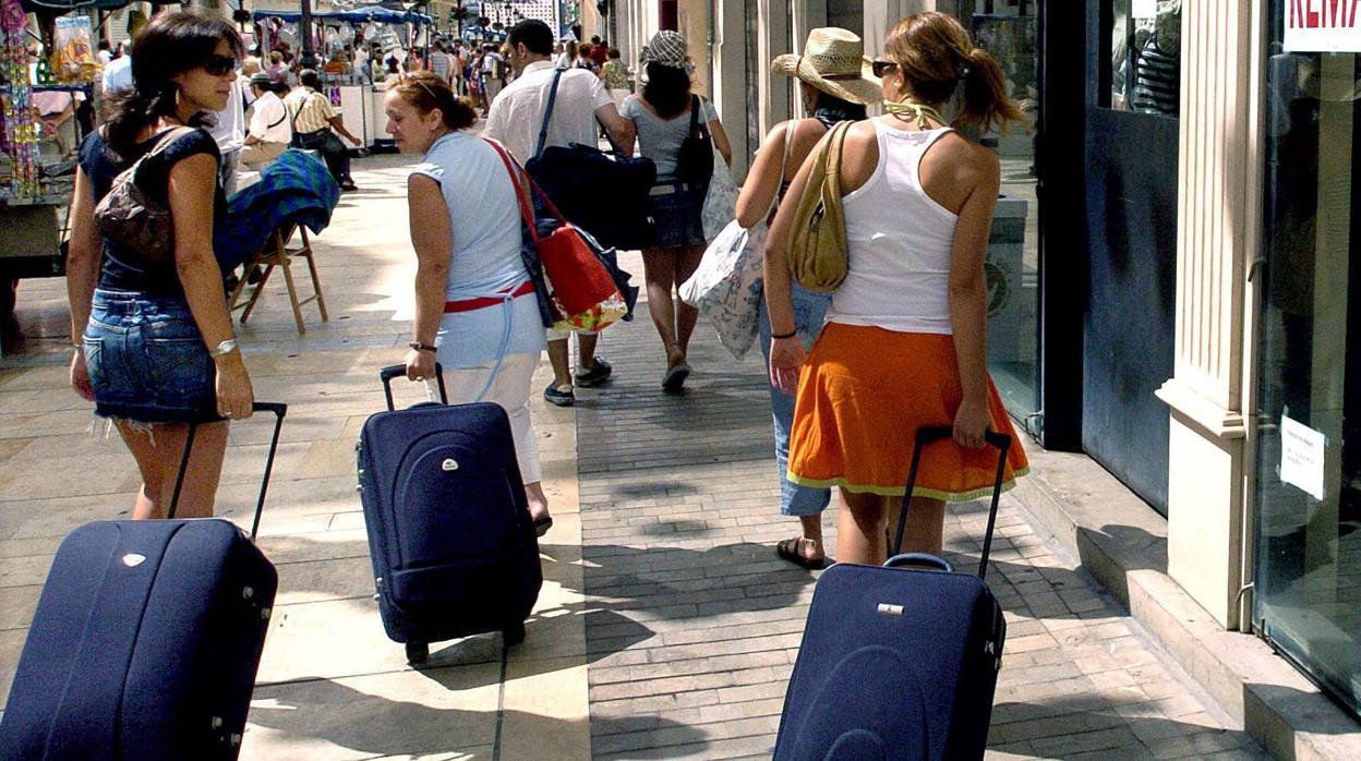 Turistas en la calle Larios de Málaga