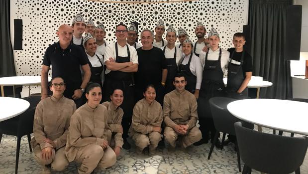 Ferra Adrià visita el restaurante Noor en Córdoba para degustar «la historia de Al-andalus»