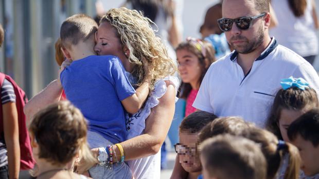 La familia del niño autista de La Carlota esperará a que sea el juez quien diga a qué colegio debe ir