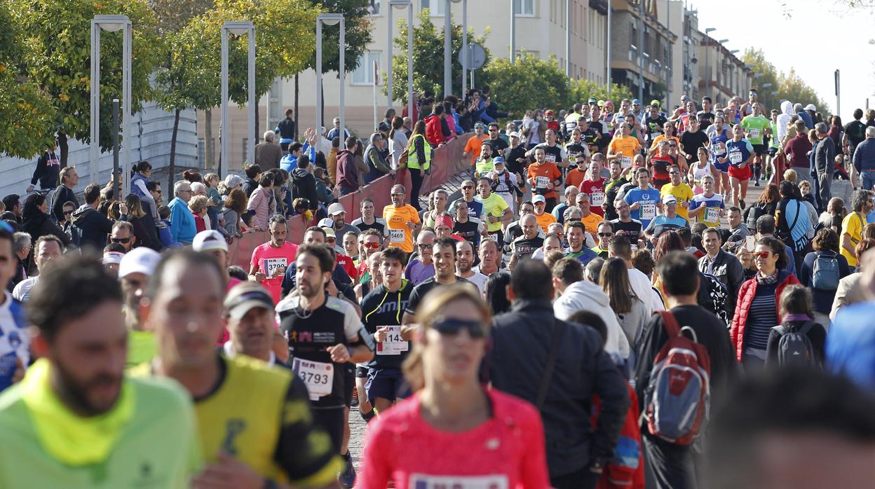 Participantes de la Media Maratón de Córdoba en la edición de 2017