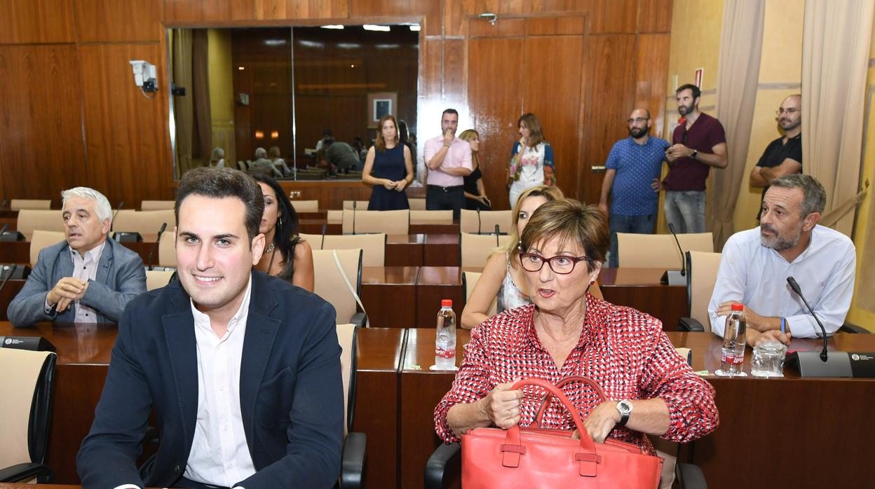 A oposición revuelta... ganancias para el PSOE