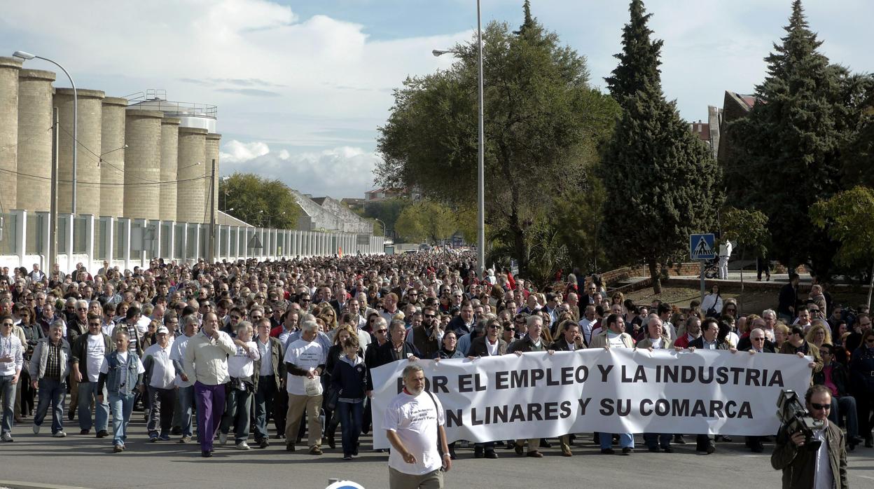 Protesta en Linares en 2012 pidiendo un plan industrial para la comarca tras el cierre de Santana