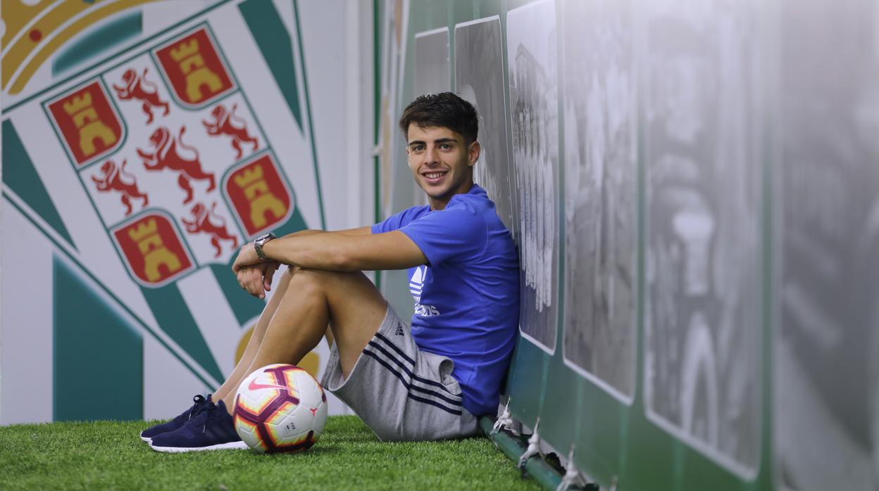 El centrocampista del Córdoba Álvaro Aguado, ayer, en el túnel de vestuarios del estadio