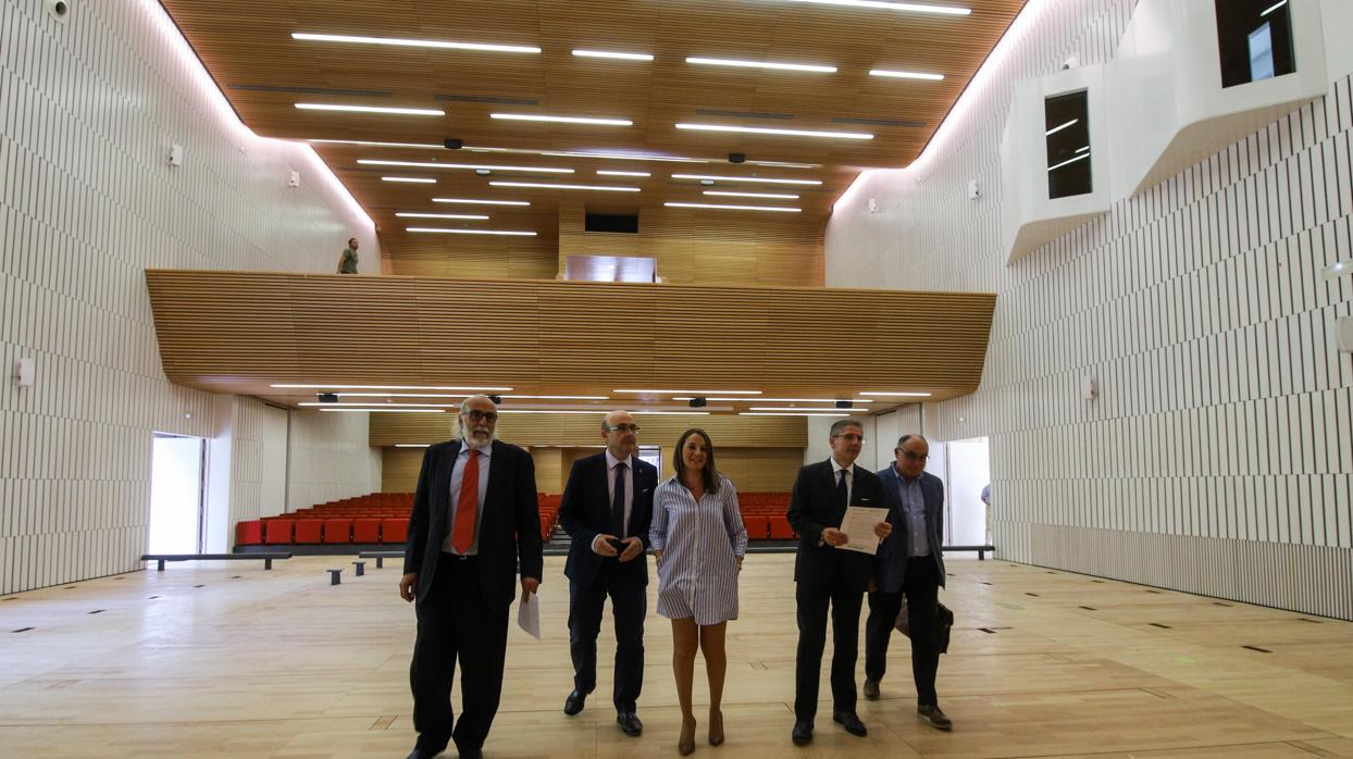 La delegada del Gobierno andaluz, ayer en el centro dentro del plenario