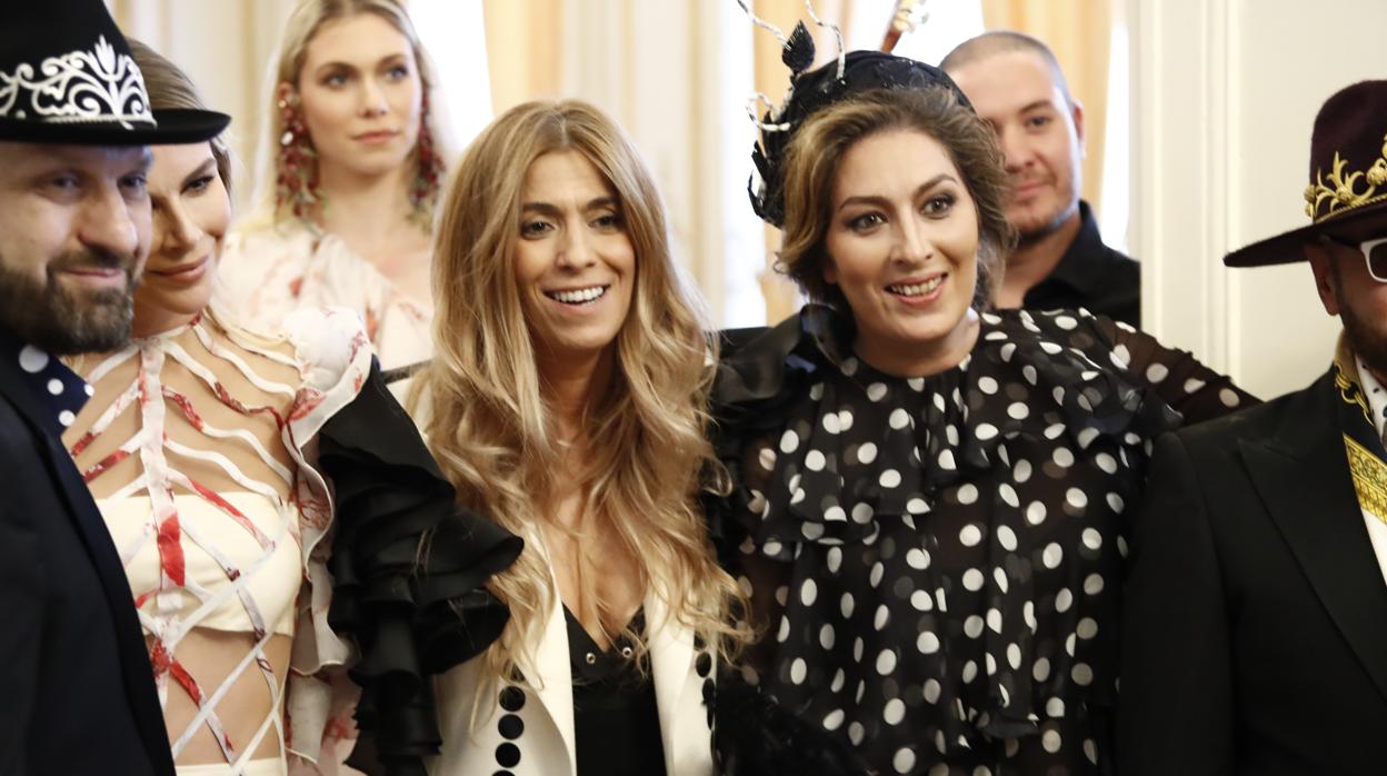 Juana Martín con Estrella Morente tras el desfile en París