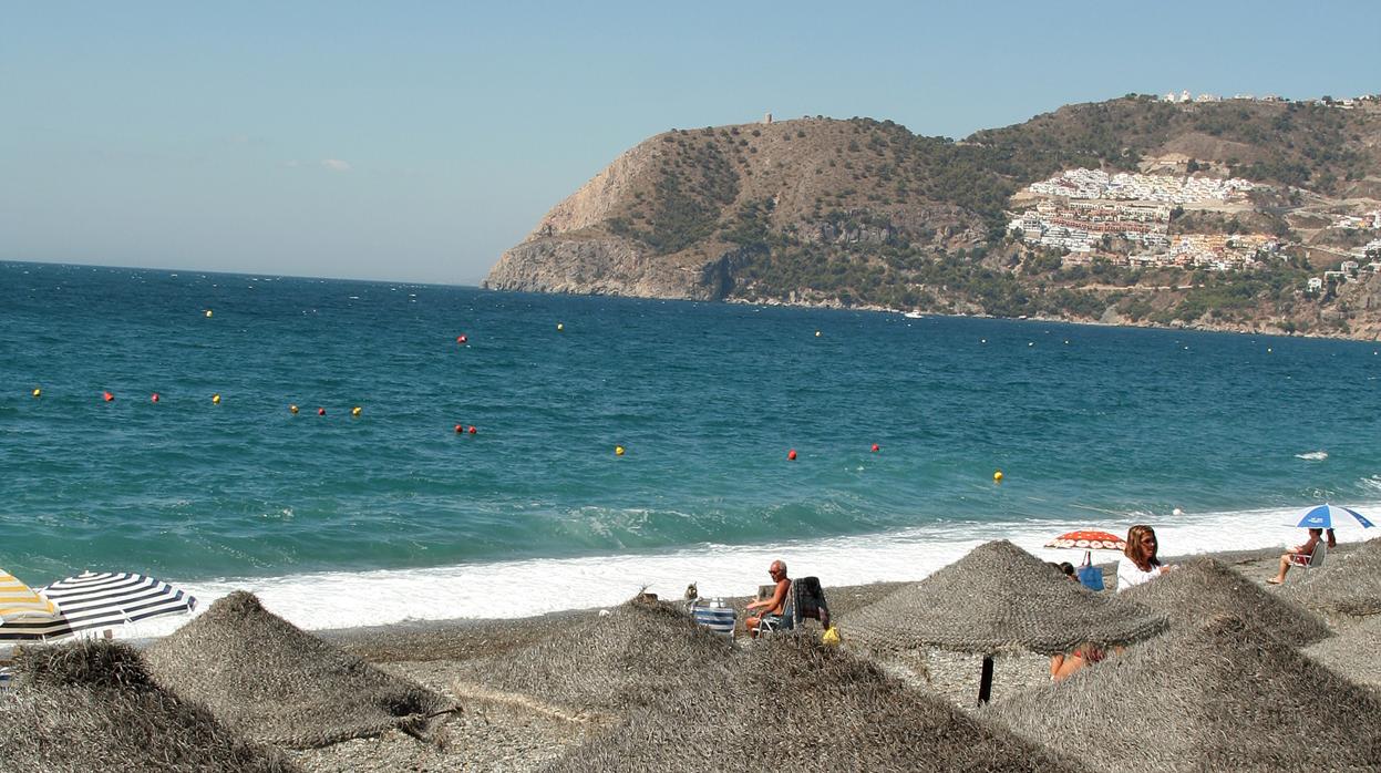 El cadáver ha sido encontrado en la playa de La Herradura